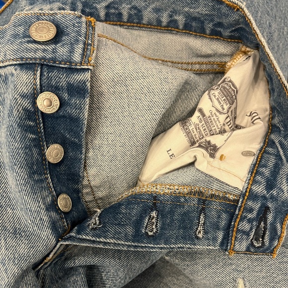 Levi’s 501 Ripped Jeans - Picture 7 of 8